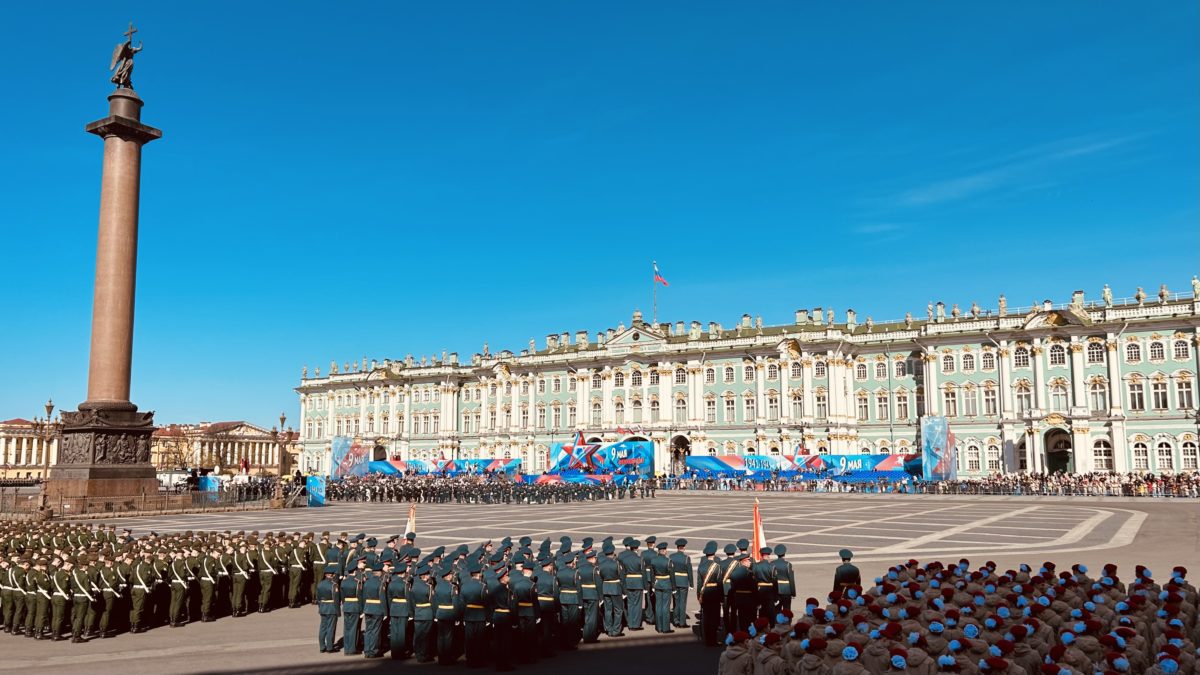 ООО «КСБ» совместно с АО «Первый канал» организовали прямые трансляции Парада Победы из Санкт-Петербурга
